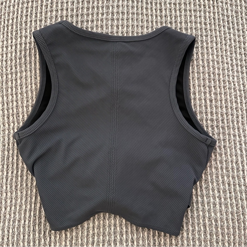 Onzie Ribbed Twist Front Crop Top Tank In Grey View 3